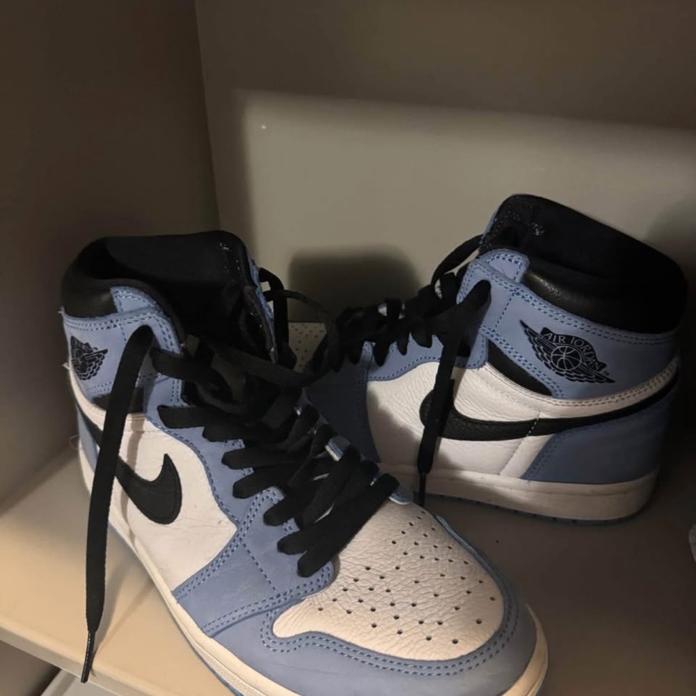 Jordan Women's Blue and White Sneakers